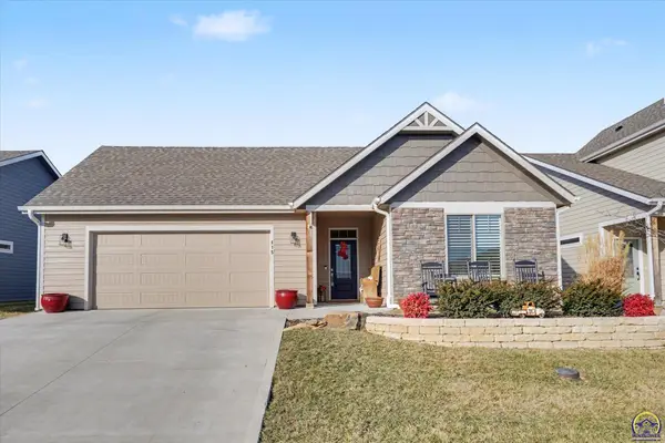 415 North Daylily Dr, Lawrence, KS 66049-7872