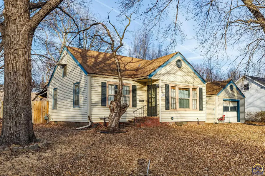 715 W Alma St, Saint Marys, KS 66536 - #2