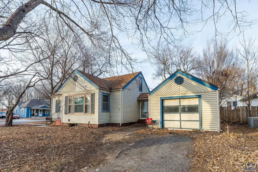 715 W Alma St, Saint Marys, KS 66536 - #3