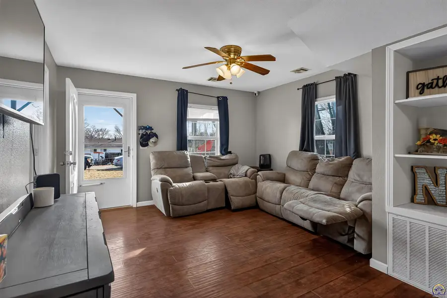 202 Clements Dr, Holton, KS 66436 - #3