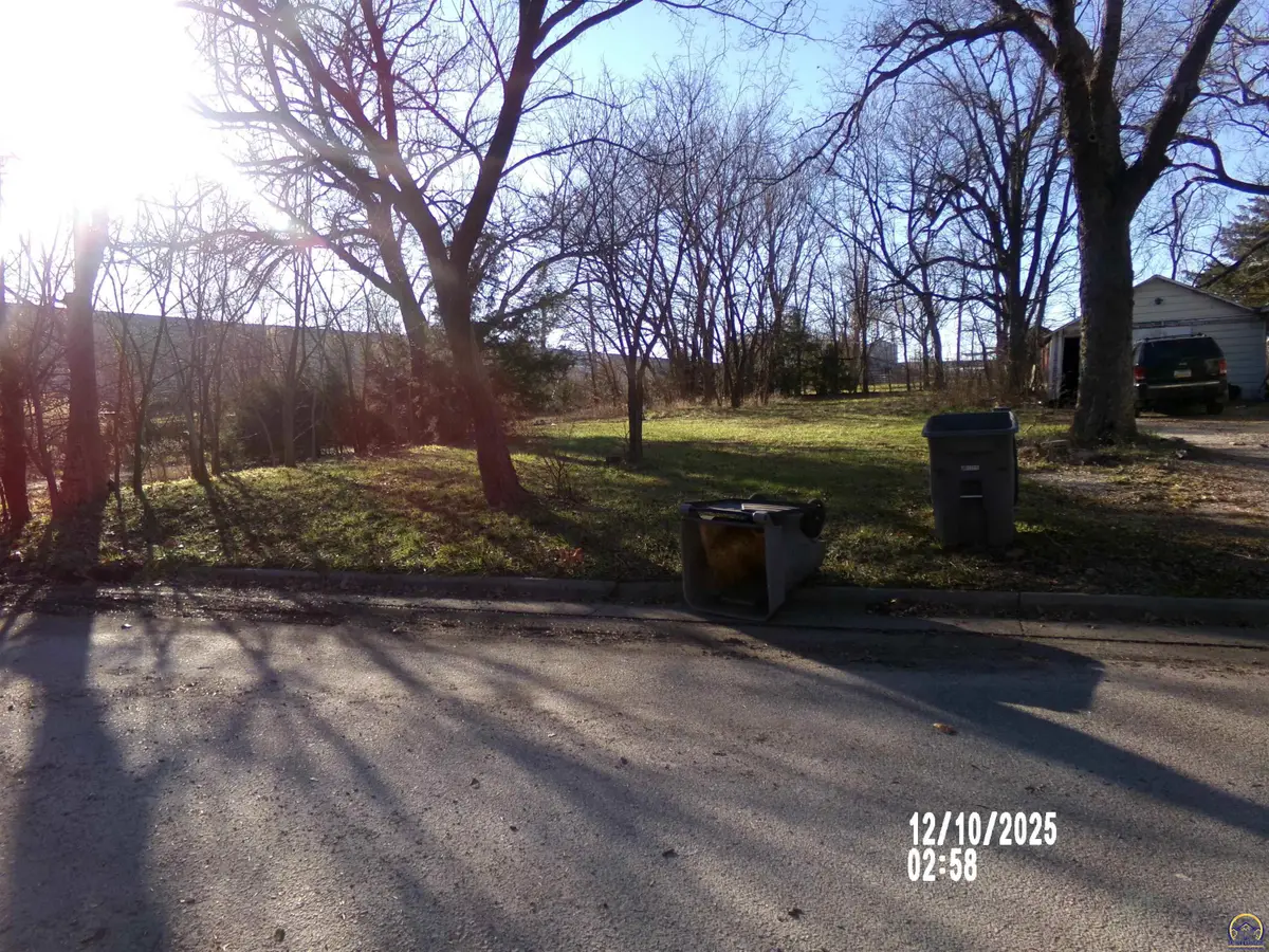 301 Sunnyslope St, Emporia, KS 66801 - #1