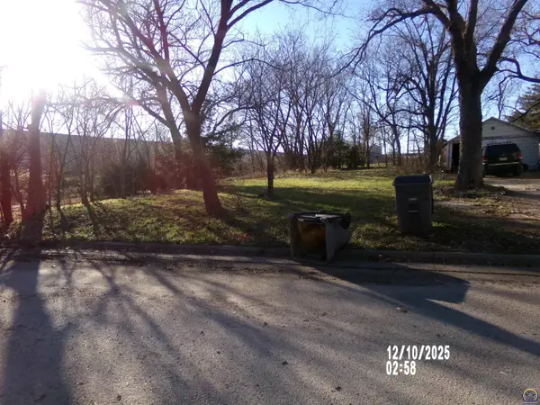 301 Sunnyslope St, Emporia, KS 66801