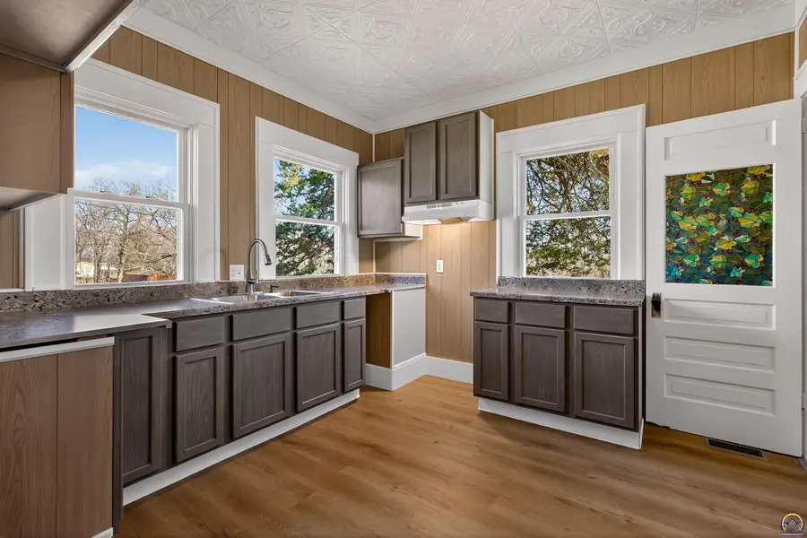 402 Locust St, Eskridge, KS 66423 - #2