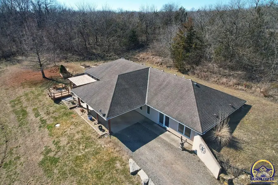 16245 62nd St, Oskaloosa, KS 66066 - #2