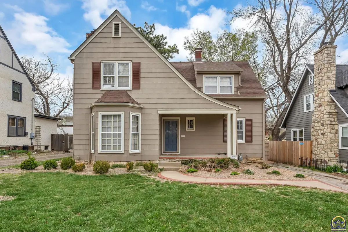 3030 SW Clark Ct, Topeka, KS 66604 - #1