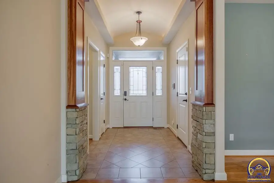 4123 SW Lincolnshire Rd, Topeka, KS 66610 - #3