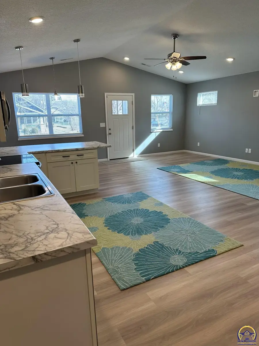 627 Oak St, Emporia, KS 66801 - #2