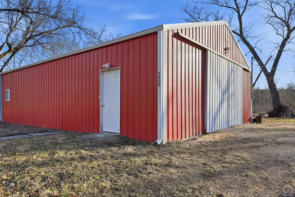 225 S 4th St, Quenemo, KS 66528 - #1
