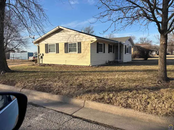 1015 4th St, Madison, KS 66860