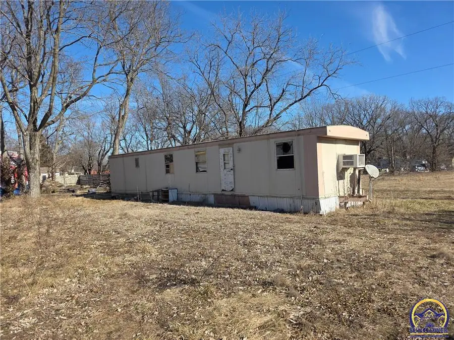 131 S 8th St, Quenemo, KS 66528 - #2