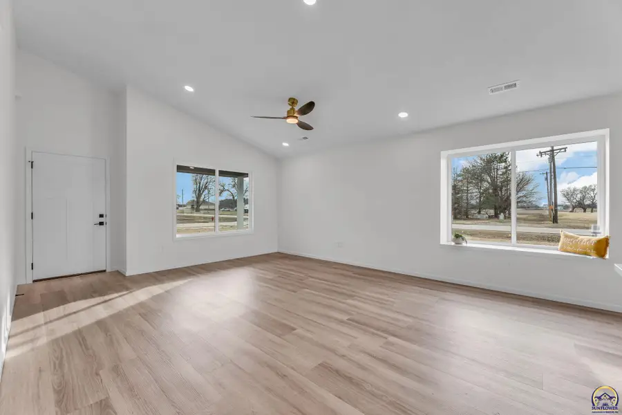 1928 NW 8th St, Topeka, KS 66608 - #3