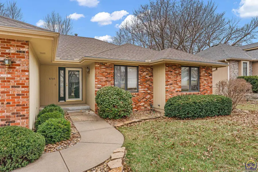 6705 SW Scathelock Rd, Topeka, KS 66614 - #2