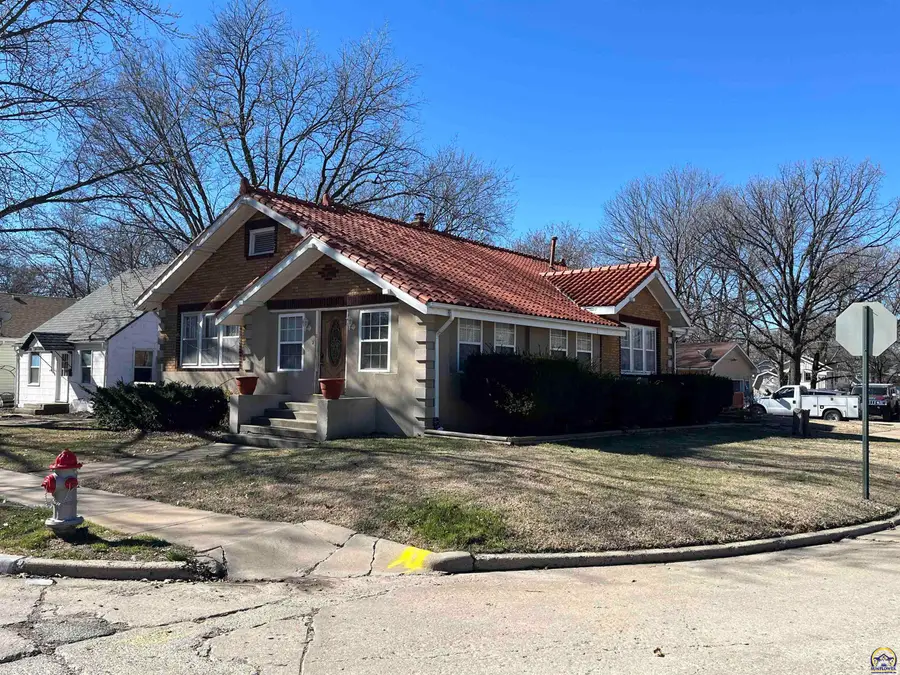 645 Lincoln St, Emporia, KS 66801 - #2