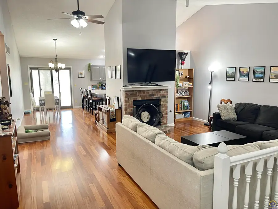 2645 SW Villa West Dr, Topeka, KS 66614 - #2