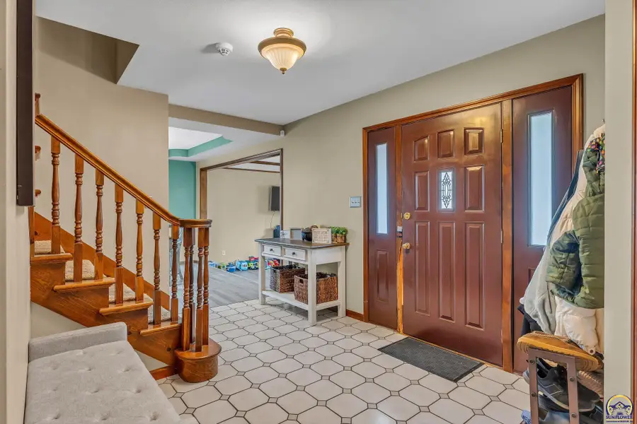 920 SE 43rd St, Topeka, KS 66609 - #2