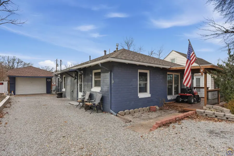 2429 SW Harrison St, Topeka, KS 66611 - #2