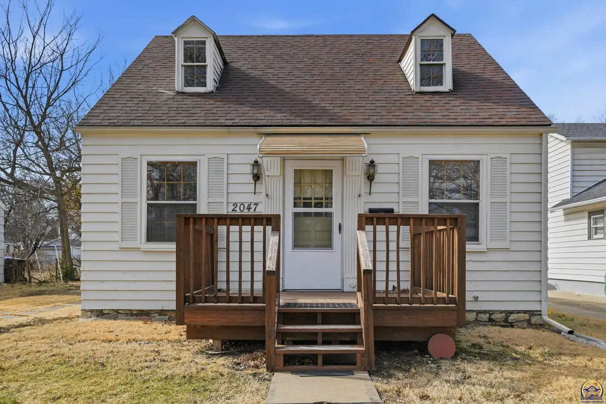 2047 SW Lincoln St, Topeka, KS 66604 - #1