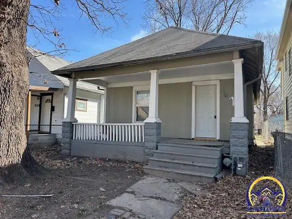 216 SE Lake St, Topeka, KS 66607