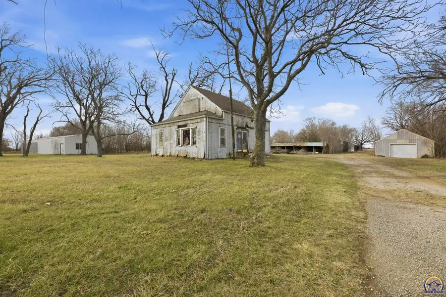 2052 E 341st St, Melvern, KS 66510 - #3