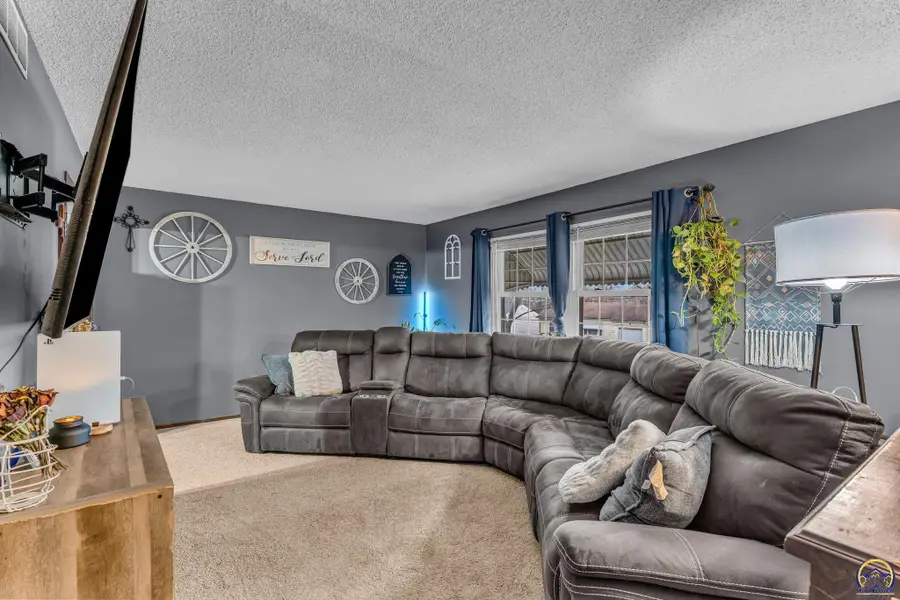 3020 SE Colorado Ave, Topeka, KS 66605 - #3