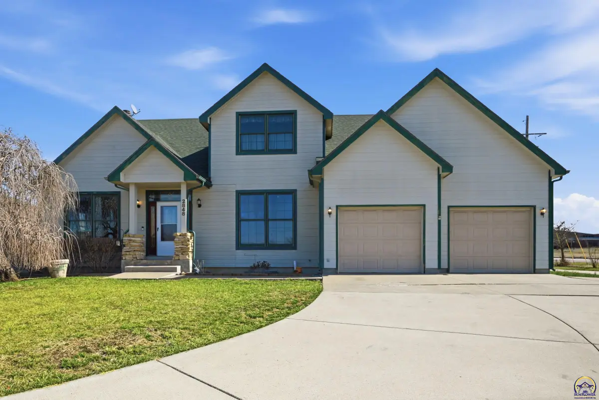 2848 SW Indian Hills Rd, Topeka, KS 66614 - #1