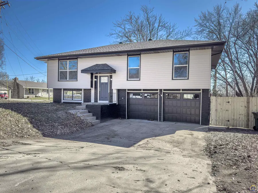 1701 Evergreen, Leavenworth, KS 66048 - #2