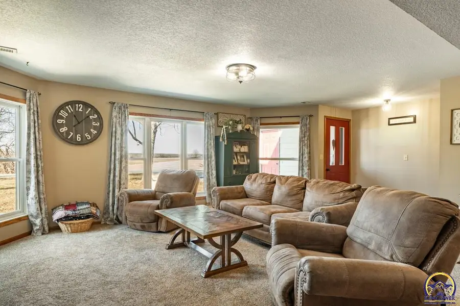 422 S Western St, Onaga, KS 66521 - #2