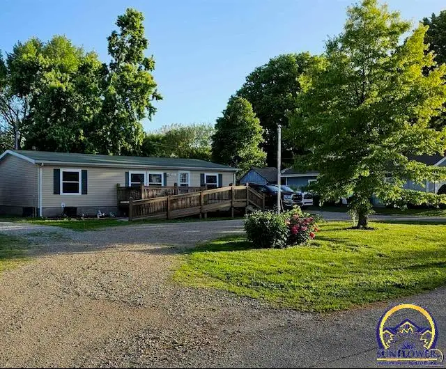 511 W North St, Carbondale, KS 66414 - #1