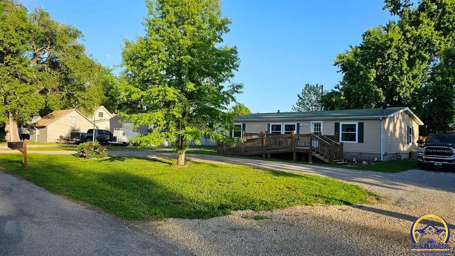 511 W North St, Carbondale, KS 66414 - #2