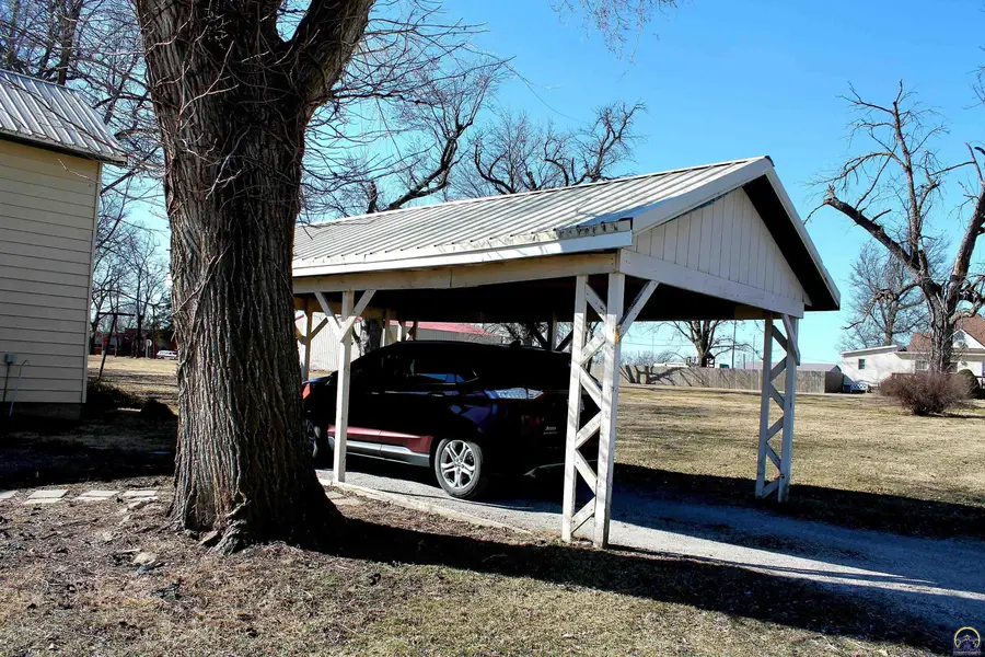 317 Chestnut St, Everest, KS 66424 - #2