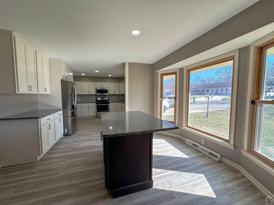 4330 SE 25th St, Topeka, KS 66605 - #2