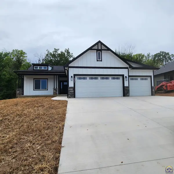 6353 Crescent Rim Dr, Ozawkie, KS 66070