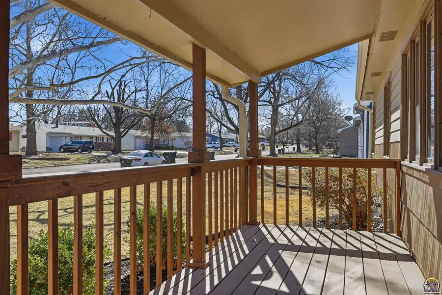 1537 SW Glendale Dr, Topeka, KS 66604 - #2