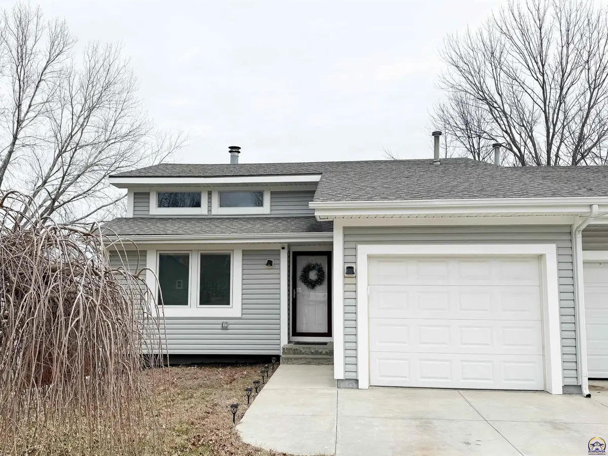 3504 SW Eveningside Dr, Topeka, KS 66614 - #1