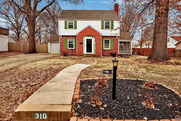 310 SW Country Club Dr, Topeka, KS 66611