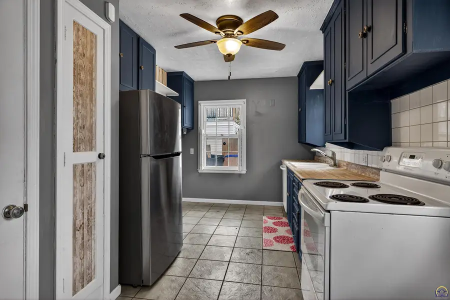 310 SW Country Club Dr, Topeka, KS 66611 - #3