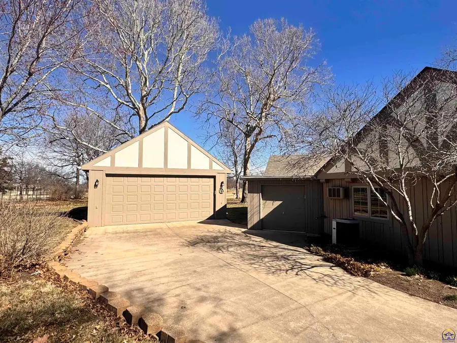 1100 SW 29th St, Topeka, KS 66611 - #3