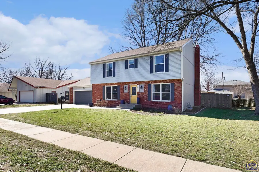 2633 SW Westport Dr, Topeka, KS 66614 - #2