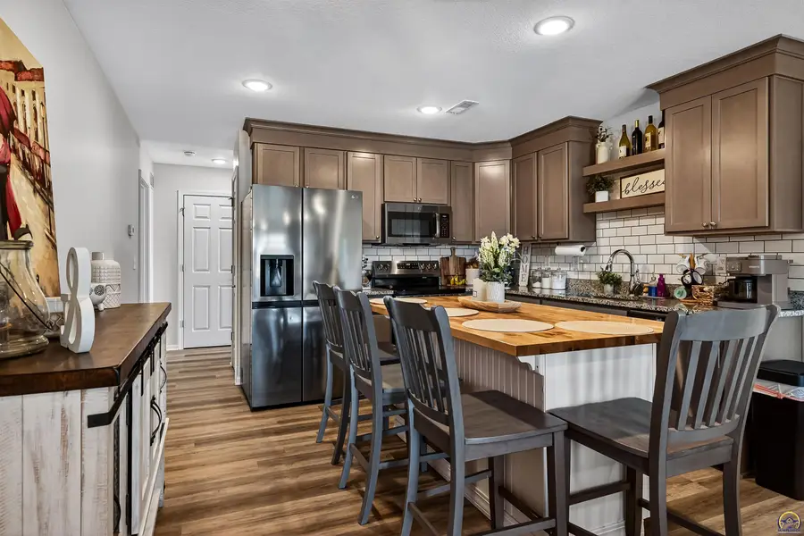 213 Clay Ave, Carbondale, KS 66414 - #2