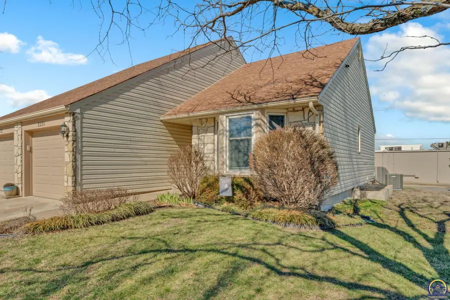 2231 SW Westport Pl, Topeka, KS 66614 - #3