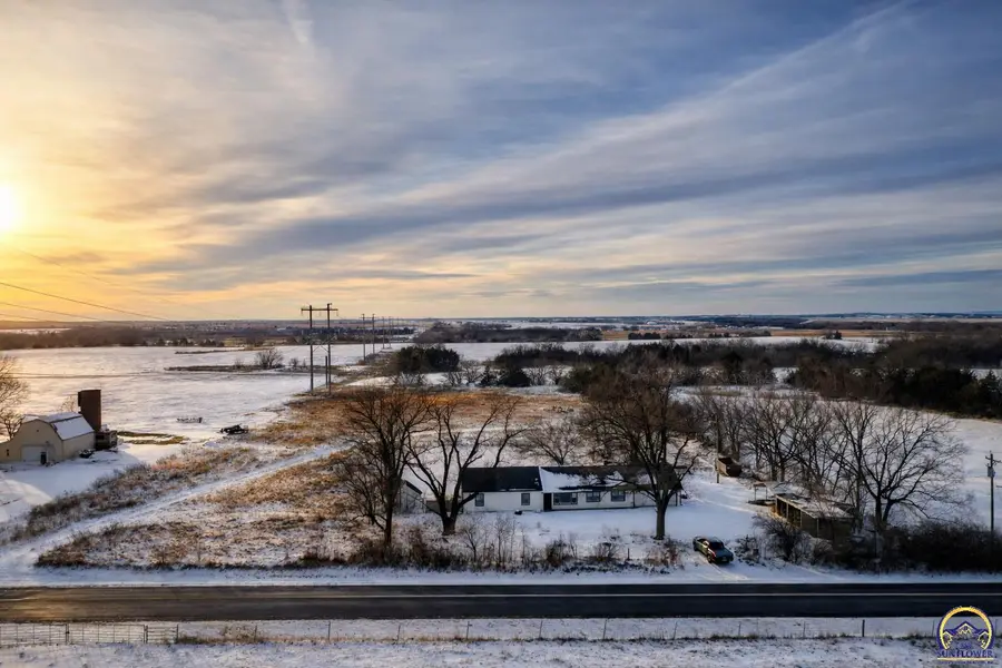 8039 SE Berryton Rd, Berryton, KS 66409 - #2