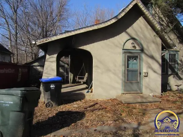 1035 SW Randolph Ave, Topeka, KS 66604-1754