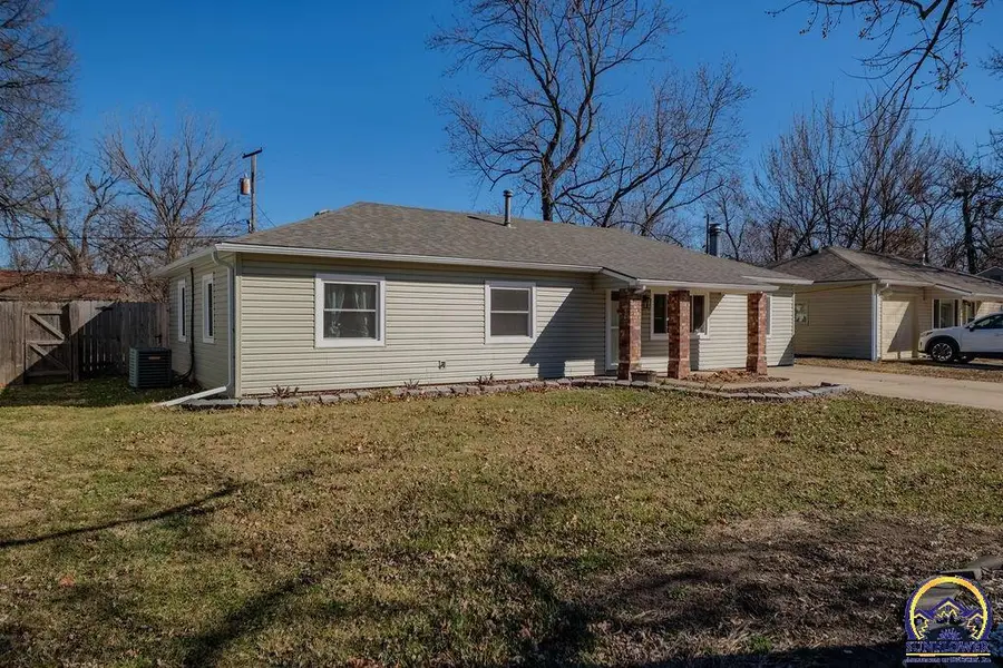 3388 SW Mayo Ave, Topeka, KS 66611 - #2
