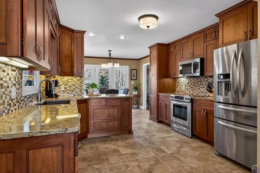 5934 SW 47th St, Topeka, KS 66610 - #2