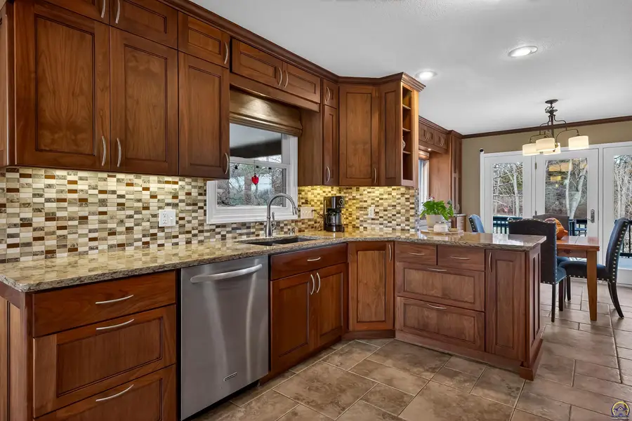 5934 SW 47th St, Topeka, KS 66610 - #3