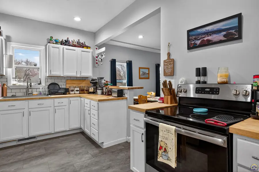 625 New Jersey Ave, Holton, KS 66436 - #3