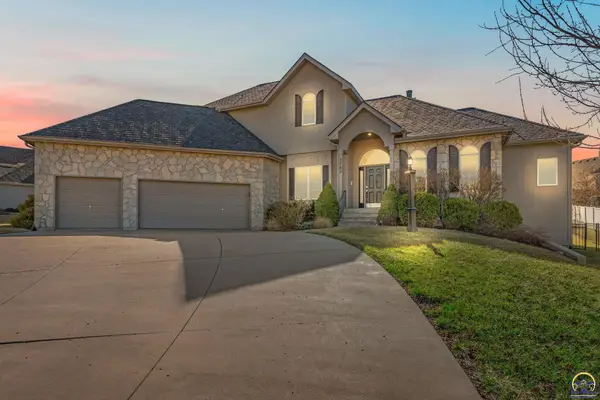 3743 SW Clarion Park Dr, Topeka, KS 66610