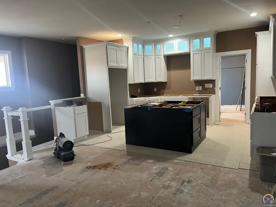 3049 SW Auburn Rd, Topeka, KS 66614 - #2