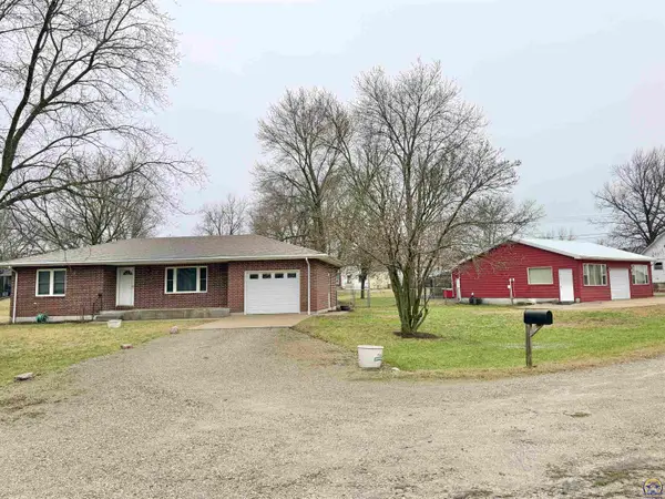 111 Garrettson St, Burlington, KS 66839