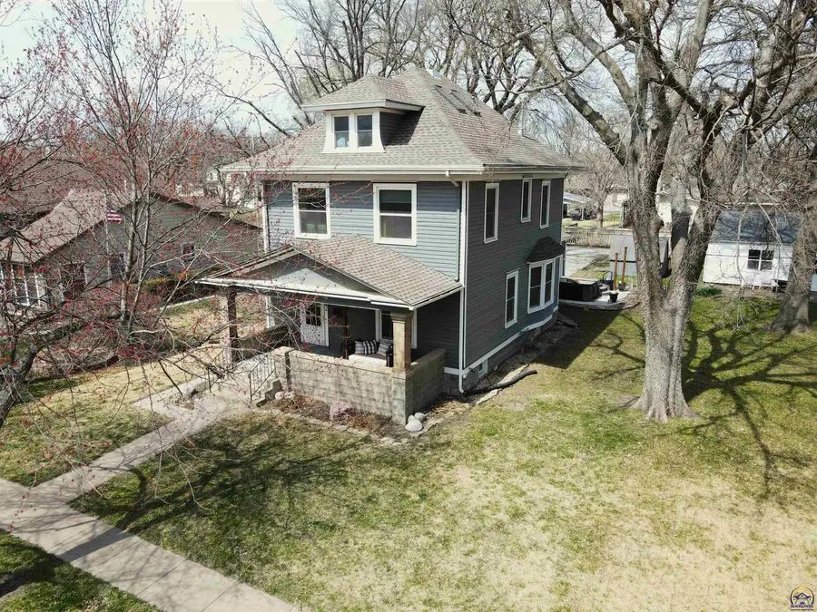 809 Castle St, Seneca, KS 66538 - #2